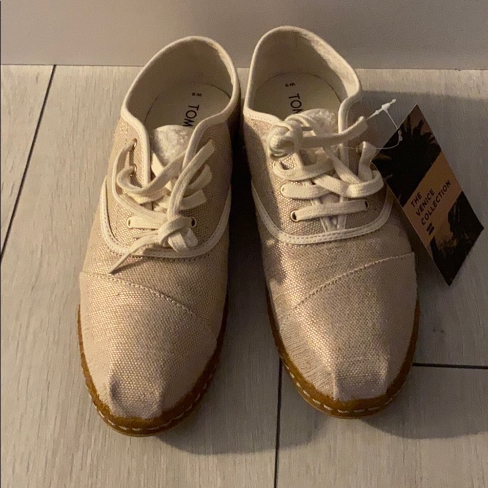 Toms woman Cordones